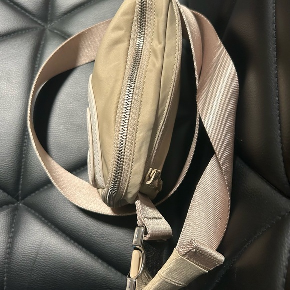 lululemon ❤️Special!athletica Everywhere Belt Bag Beige And Cream EUC - Picture 3 of 10